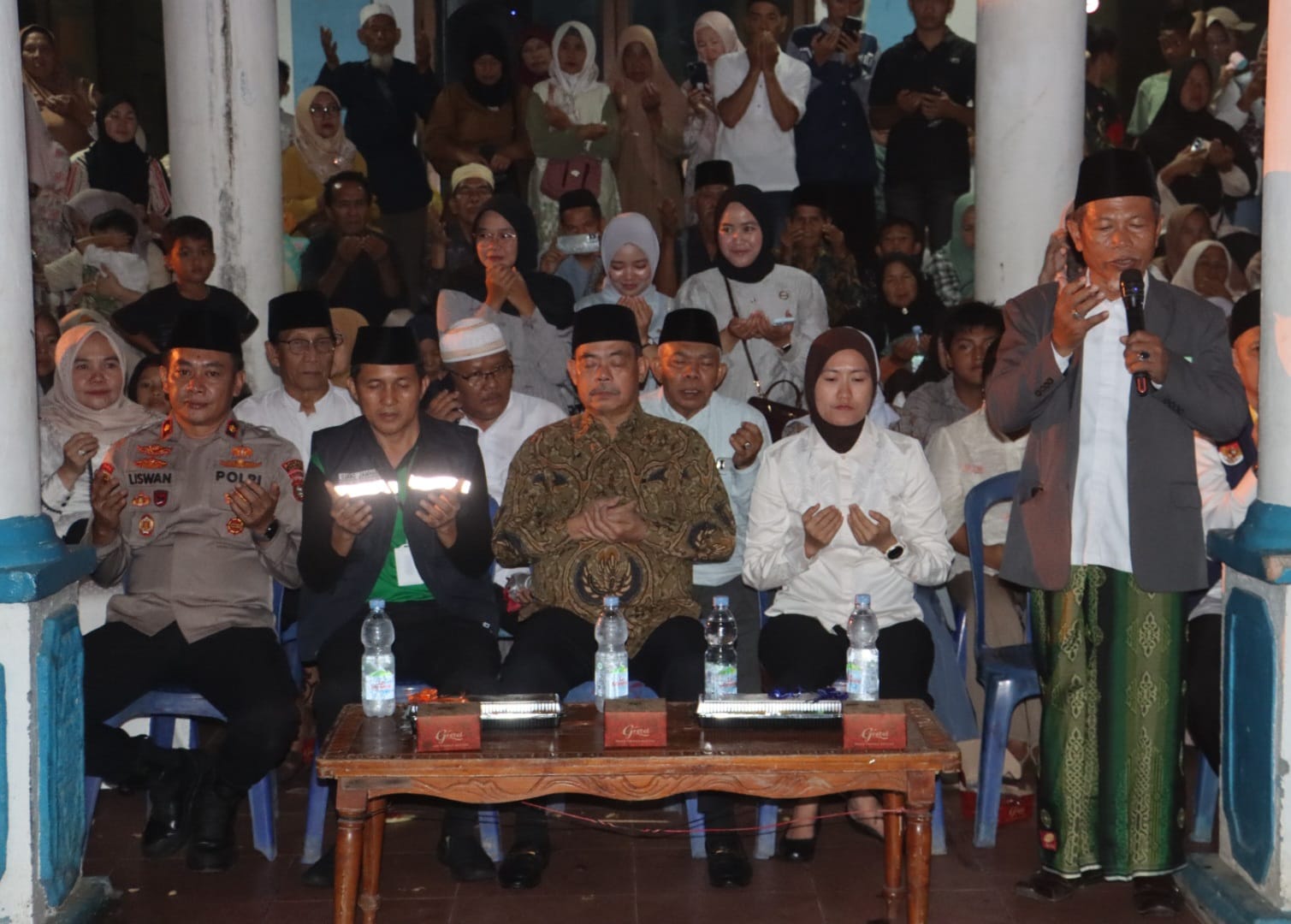 *Polres Lahat Kawal Dan Amankan Pemberangkatan Jamaah Haji Kab.Lahat*