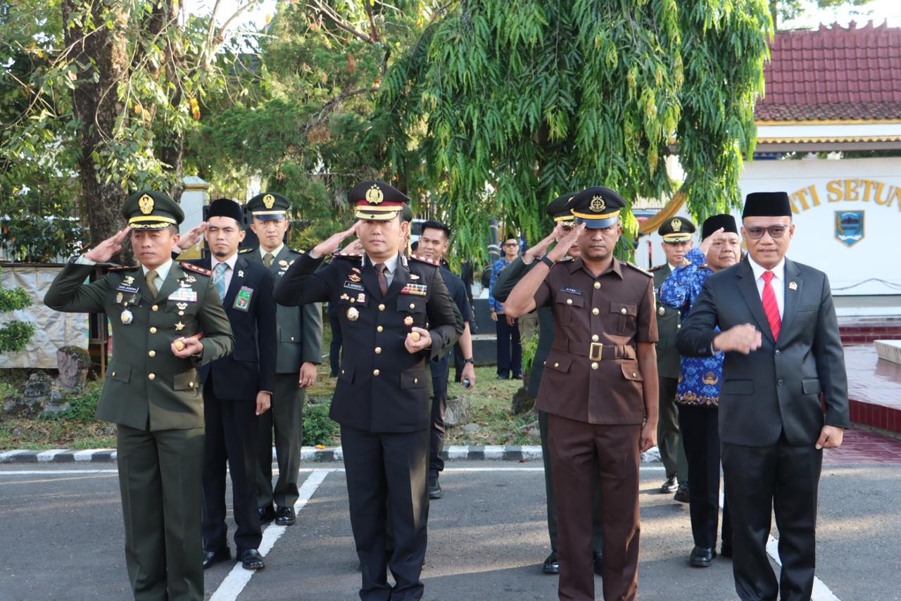 *Kapolres Lahat Hadiri Upacara Hari Lahir Pancasila 2026,Perkuat Semangat Persatuan dan Pengabdian B