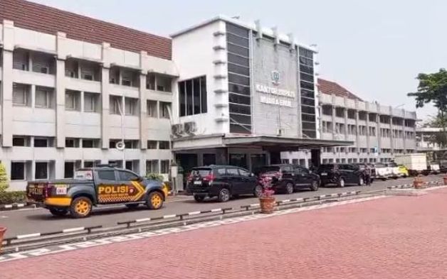 *KPK Geledah Kantor Dinas PUPR Dan UKPBJ Muara Enim, Amankan Sejumlah Dokumen Pengadaan*